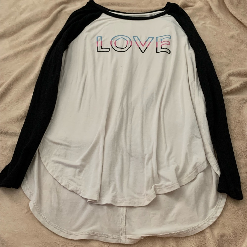Soft, loose. Old Navy kind sleeved.